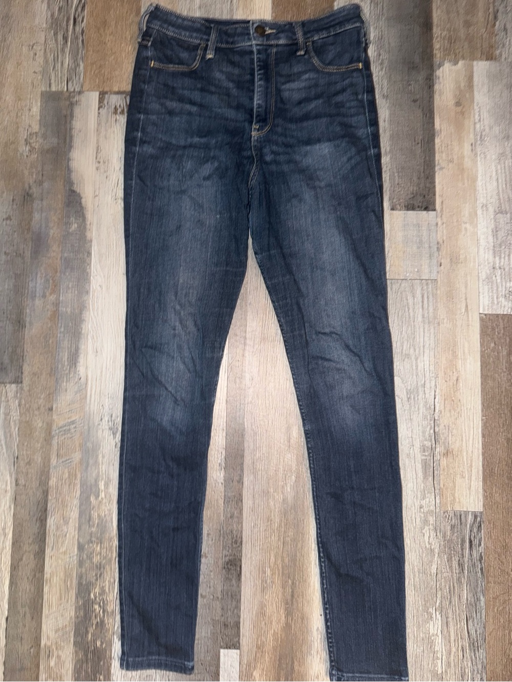 Hollister Women's Skinny Jeans in Dark Indigo Wash